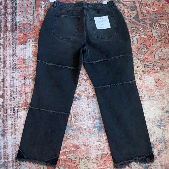 Good American Jeans - Picture 3 of 5